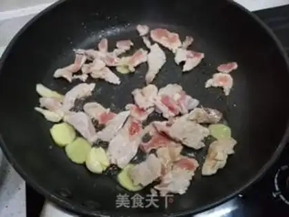 Make Spring fried meat step 1