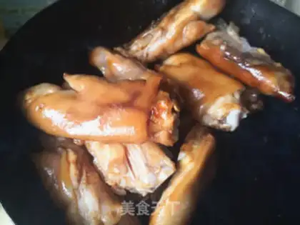 Make Red burning pig hoof step 4