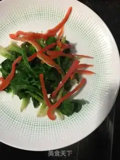 Make Little oily spinach fried goose eggs step 5