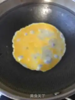 Make Little oily spinach fried goose eggs step 8