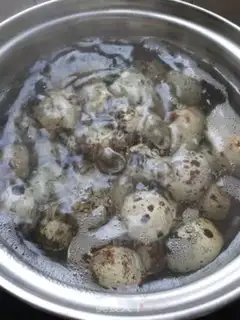 Make Cooking quail eggs step 3