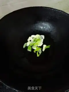 Make Tomato fried flowers step 3