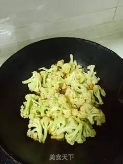 Make Tomato fried flowers step 6