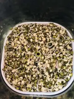 Make The green bean sprouts step 0