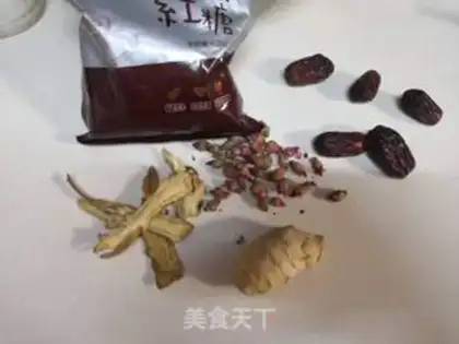 Make Roses with red sugar and ginger tea step 0