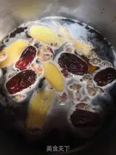 Make Roses with red sugar and ginger tea step 2