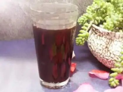 Make Roses with red sugar and ginger tea step 4