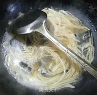 Make Fried eggs, black-muck noodles step 7