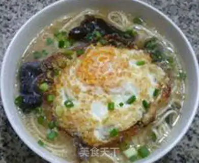 Make Fried eggs, black-muck noodles step 8