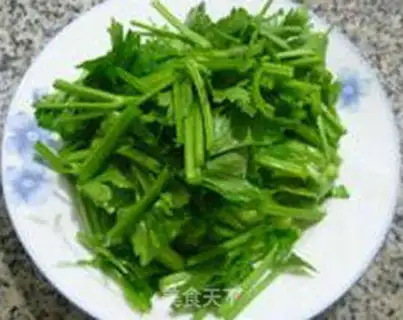 Make Shrimp celery fried noodles step 5