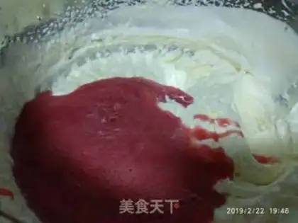 Make Strawberry ice cream cake step 1