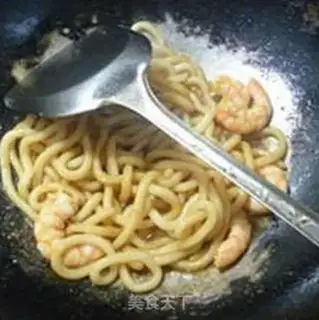 Make Shrimp celery fried noodles step 8
