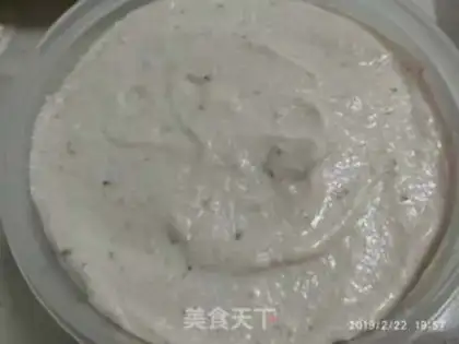 Make Strawberry ice cream cake step 2