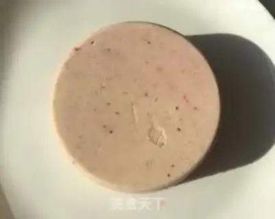 Make Strawberry ice cream cake step 3