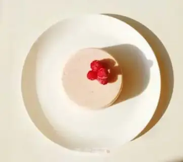 Make Strawberry ice cream cake step 5