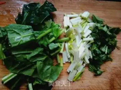 Make Spinach fan soup step 1