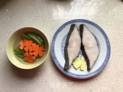 Make Fried halibut step 1