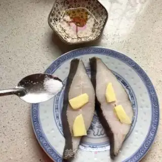 Make Fried halibut step 2