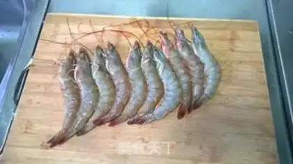 Make pineapple shrimp step 0