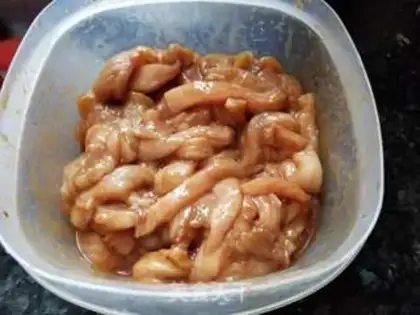 Make Onion fried chicken step 1