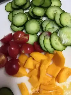 Make Fruit and vegetable platter salad step 0