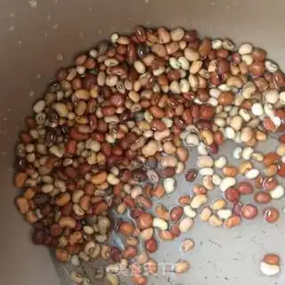 Make Bean money, red bean congee step 1