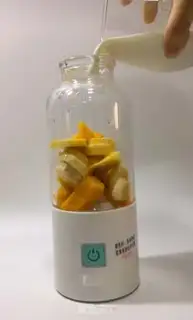 Make Banana mango milkshake step 2
