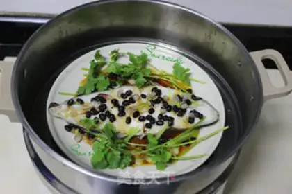 Make The soybeans steam the halibut step 4