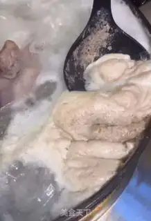 Make The cold hand tore the pig