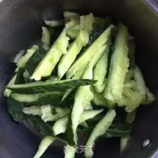 Make Garlic cucumber step 1