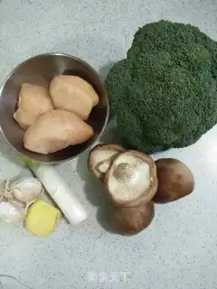 Make Chicken chest mushrooms and broccoli step 0