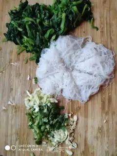 Make A spinach mix fan step 3