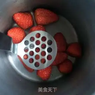 Make Strawberry shakes step 2