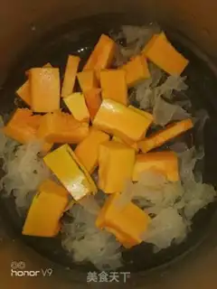 Make Silver ear pumpkin porridge step 2