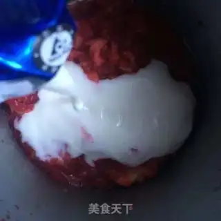 Make Strawberry shakes step 3