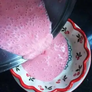 Make Strawberry shakes step 5