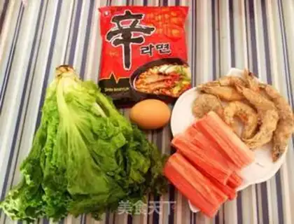 Make Seafood ramen step 0