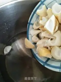 Make Salted ham and thundered monkey mushrooms step 1