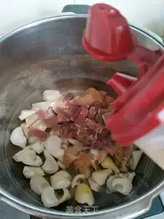 Make Salted ham and thundered monkey mushrooms step 2