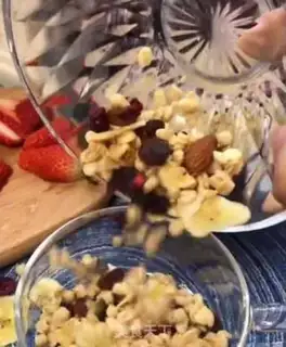 Make Fruit yogurt oatmeal step 0