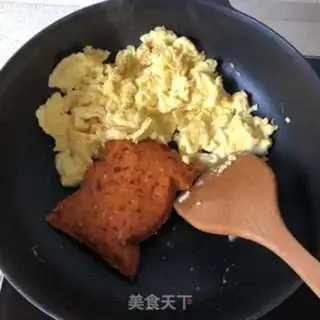 Make Cream pepper fried eggs step 2