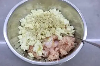 Make Pork dumplings step 3
