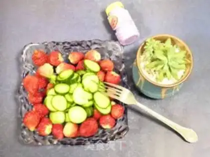 Make Strawberry cucumber lasa step 4