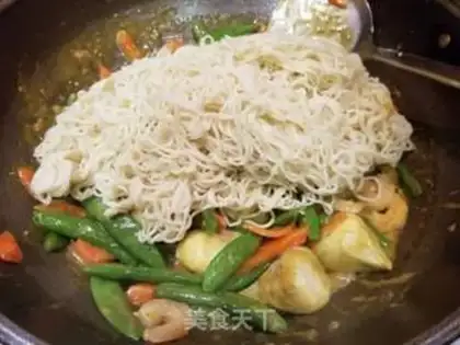 Make Curry noodles step 11