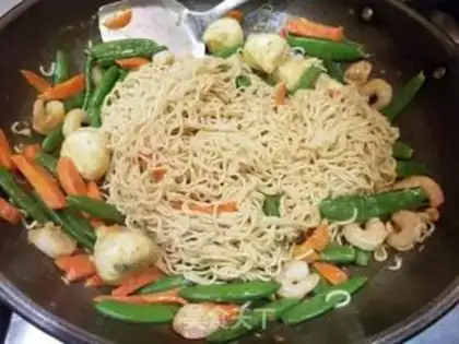 Make Curry noodles step 12