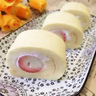 Make Strawberry roll step 15