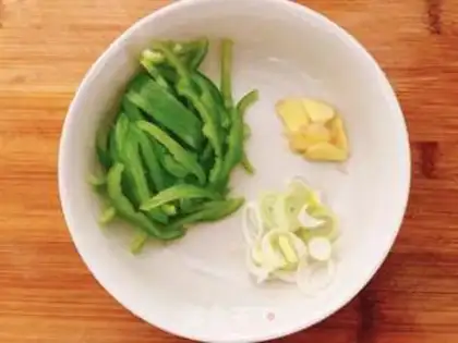 Make Jealous green bean sprouts step 1