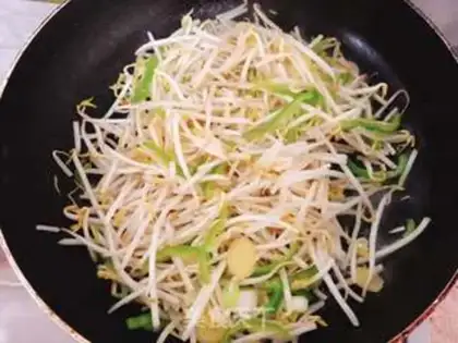 Make Jealous green bean sprouts step 3