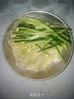 Make A cucumber sprouts fan step 5