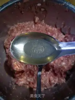 Make Beef radish bun step 1